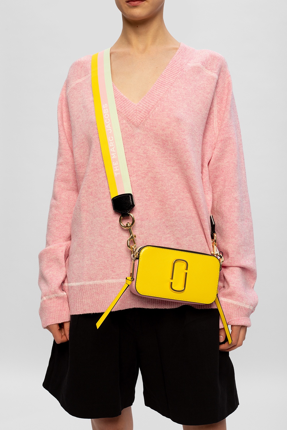Túi đeo vai nữ Marc Jacobs màu vàng Leather Snapshot Small Camera Bag Plantain Multi in Yellow 1