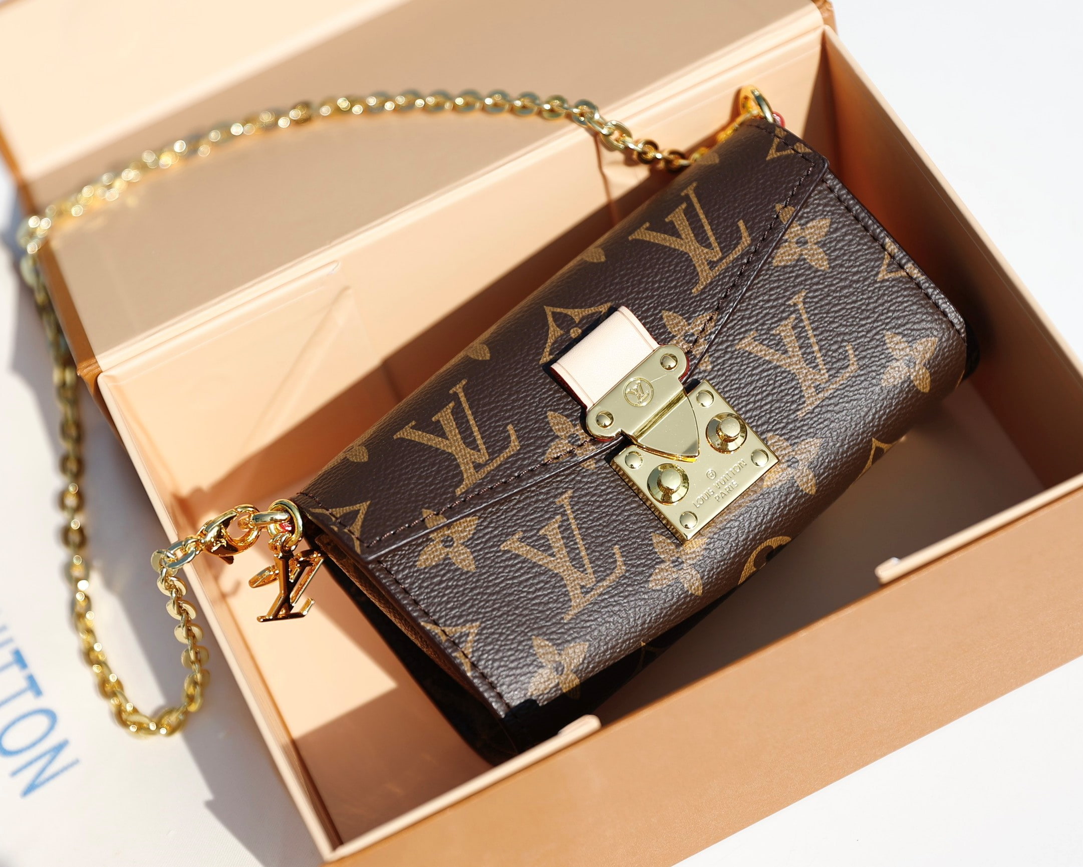CLUTCH CẦM TAY LV LOUIS VUITTON BITSY POUCH S00 KEY HOLDERS AND BAG CHARMS 7