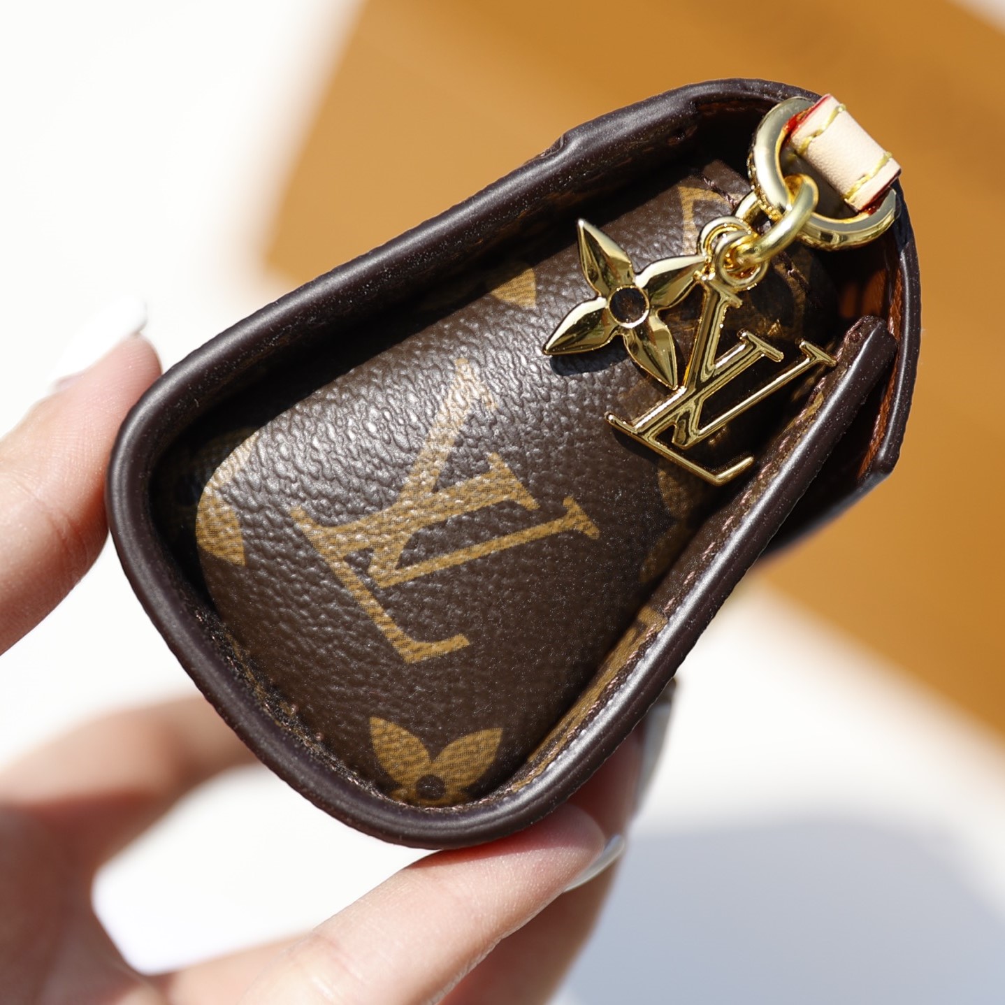 CLUTCH CẦM TAY LV LOUIS VUITTON BITSY POUCH S00 KEY HOLDERS AND BAG CHARMS 13