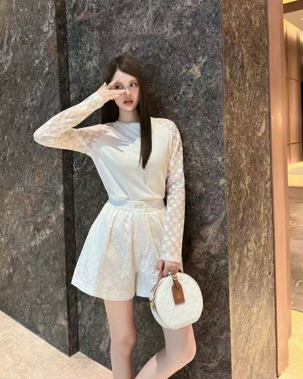 Set áo quần thun phối ren trắng LV 6