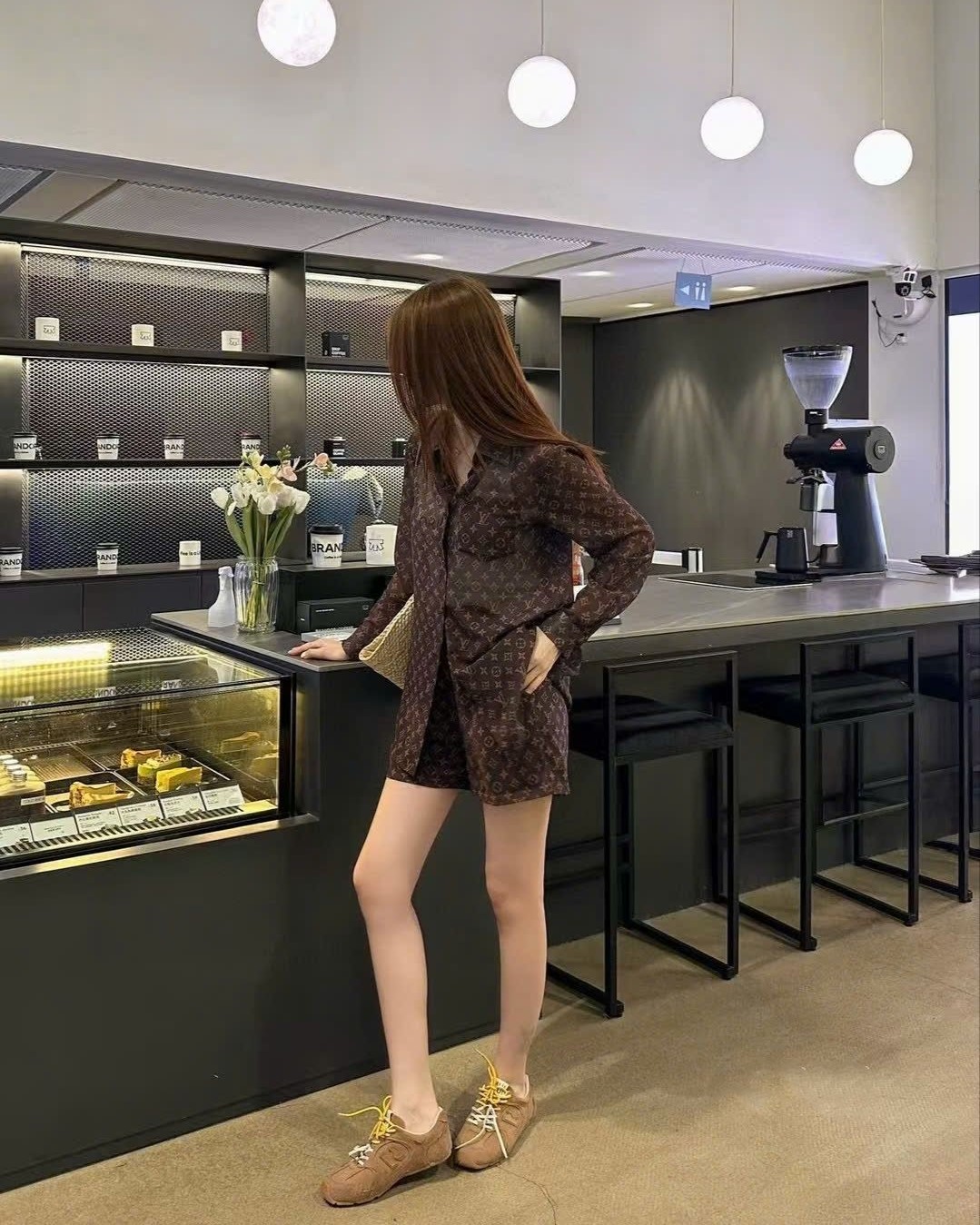 Set áo sơ mi quần short nâu LV 2