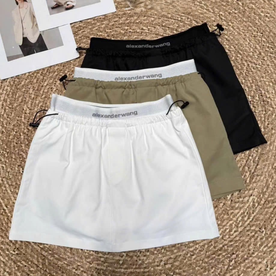 Set váy ngắn lưng thun kèm áo thun Alexander Wang trắng đen 1