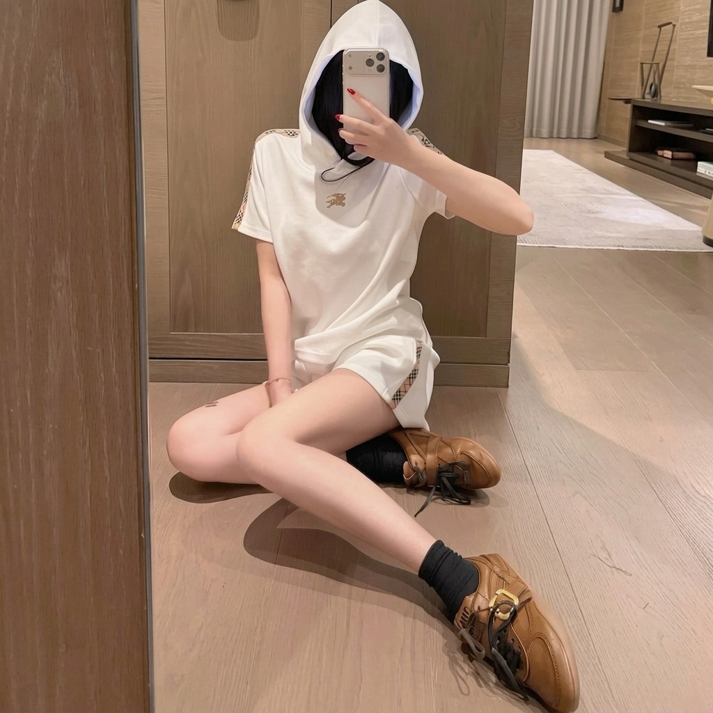 Set bộ áo có nón quần ngắn thun Burberry 2