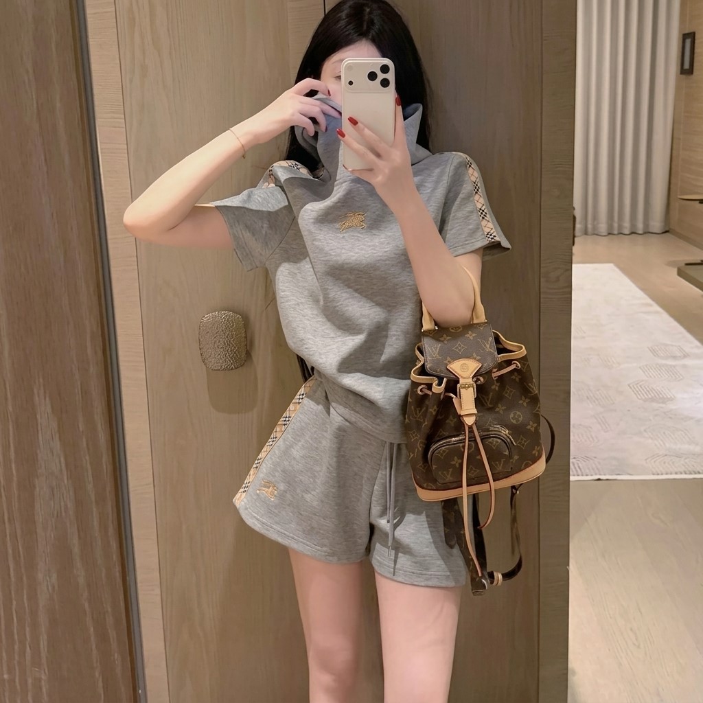 Set bộ áo có nón quần ngắn thun Burberry 3