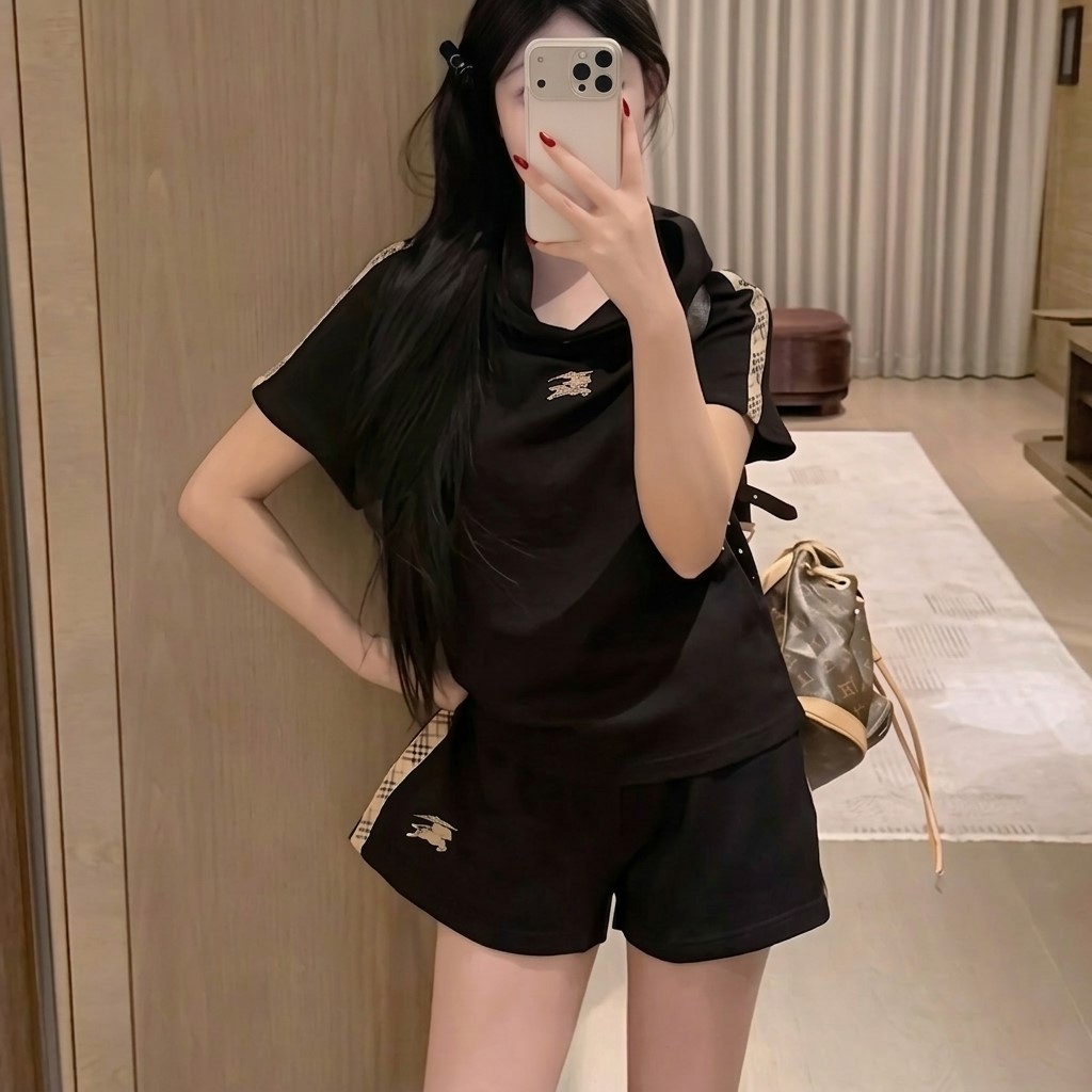 Set bộ áo có nón quần ngắn thun Burberry 7
