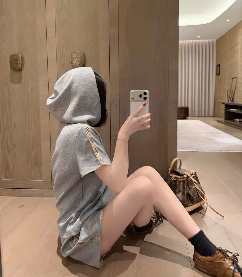 Set bộ áo có nón quần ngắn thun Burberry 9