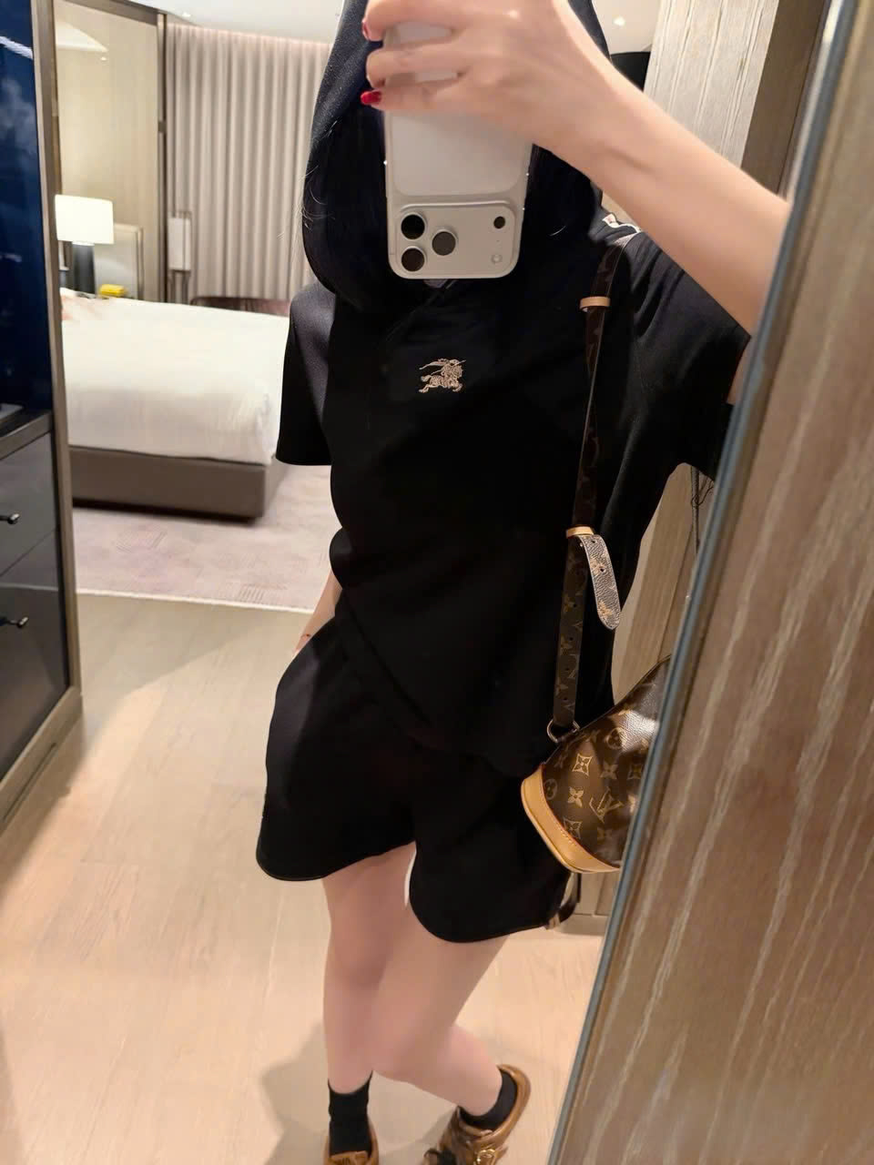 Set bộ áo có nón quần ngắn thun Burberry 5