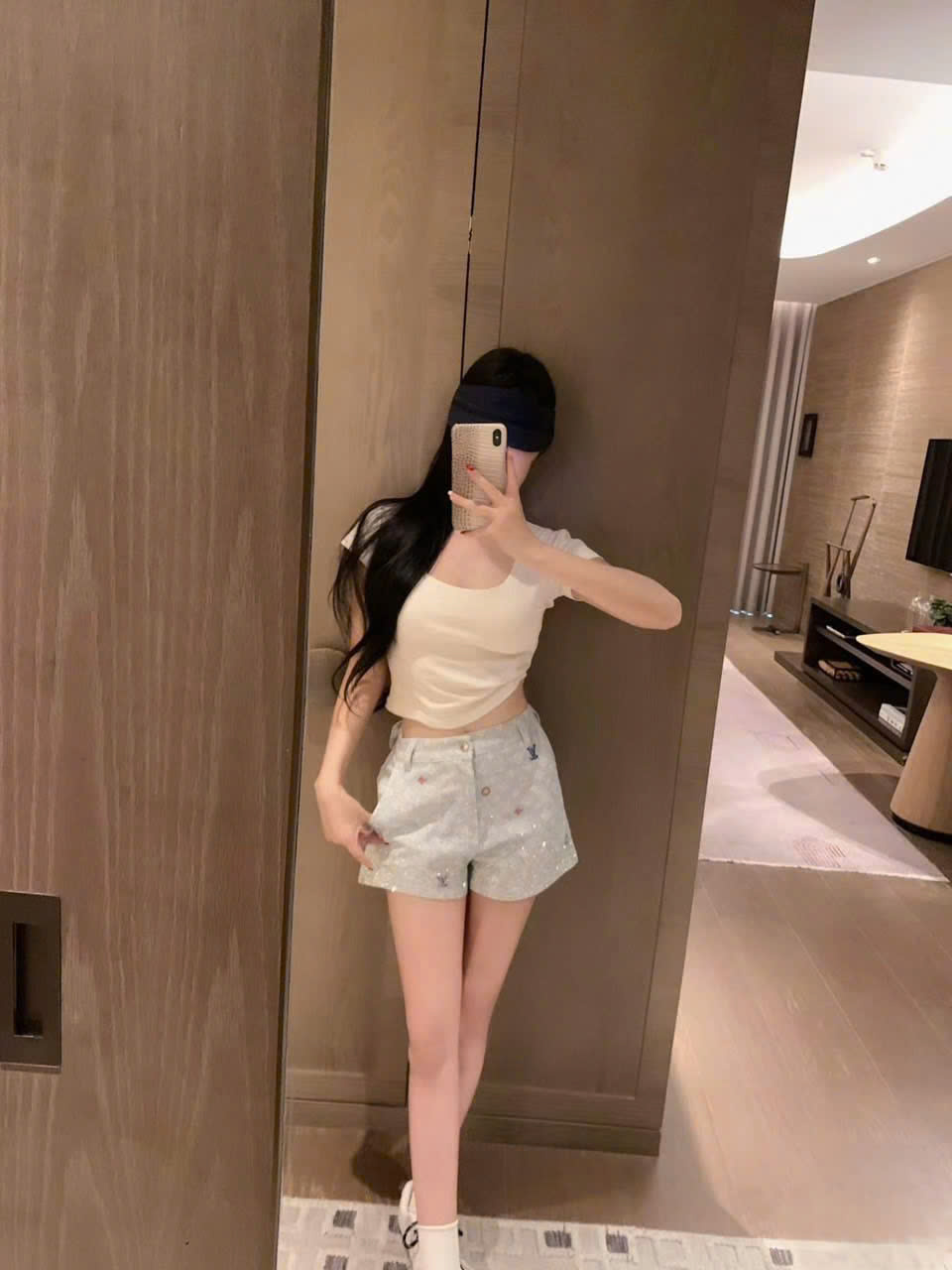 Quần short nữ LV màu cam và xanh dương lợt 3