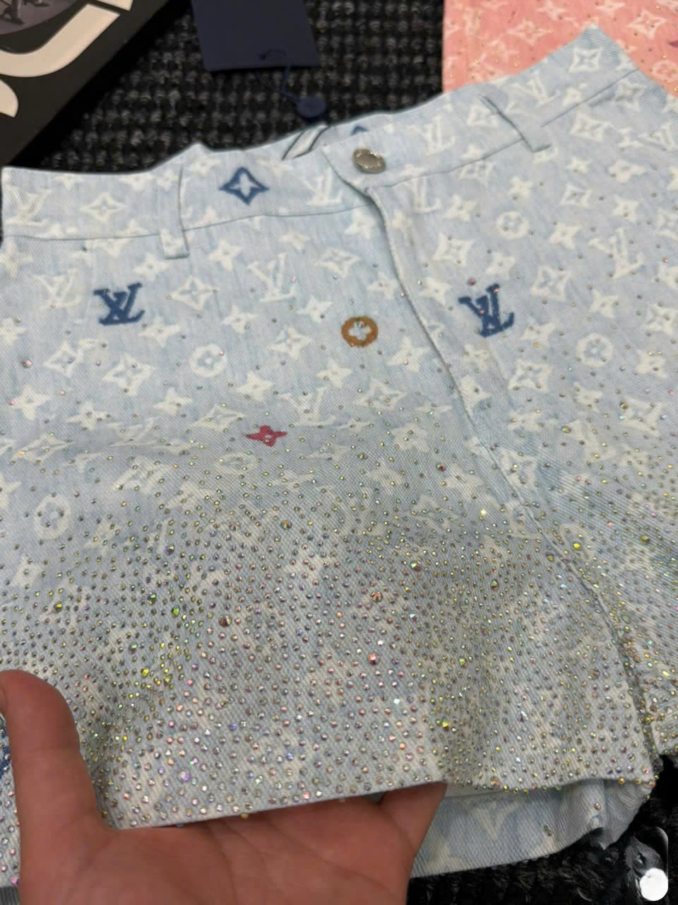 Quần short nữ LV màu cam và xanh dương lợt 9