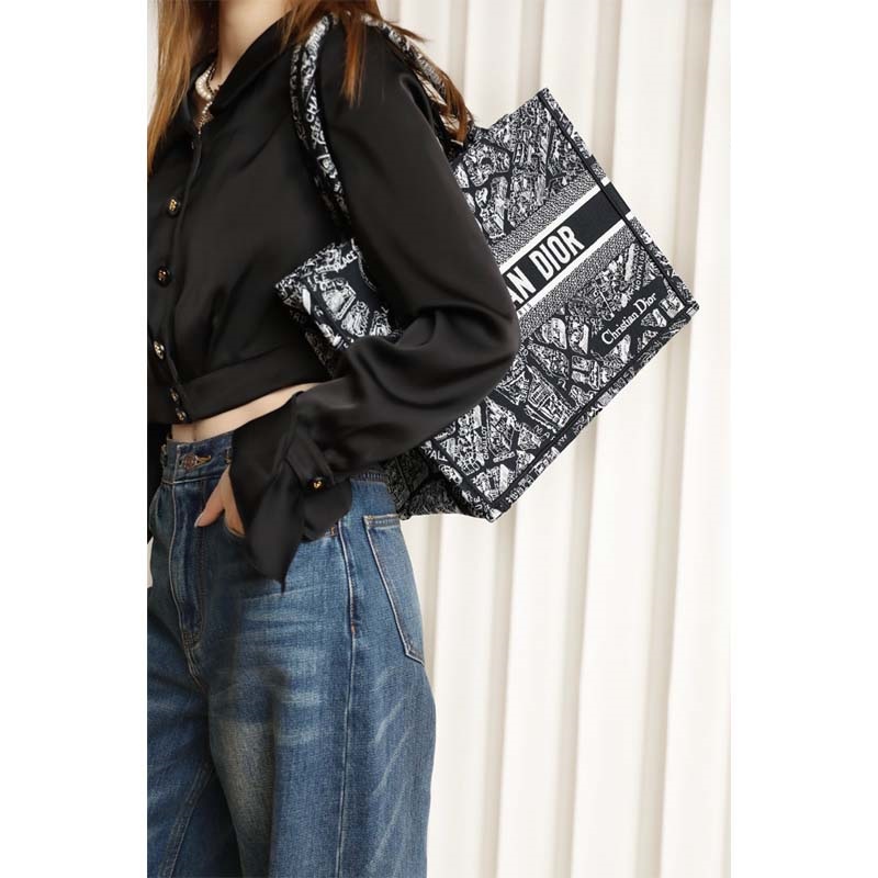Túi Medium Dior Book Tote Black and White Plan de Paris Embroidery 7