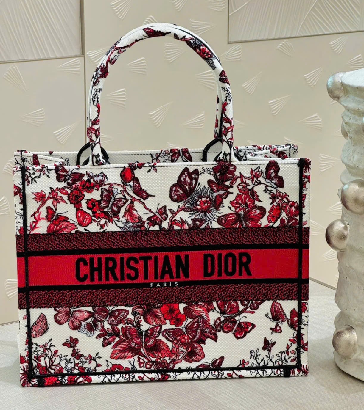 Túi Dior Medium Dior Book Tote White and Red Le Coeur des Papillons Embroidery 5