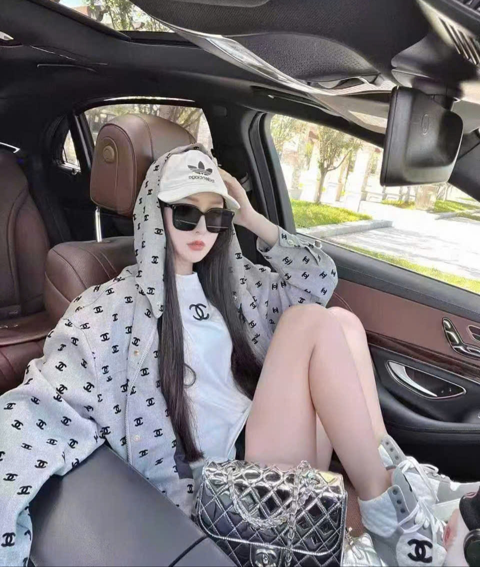 Áo khoác Chanel nữ có nón 3