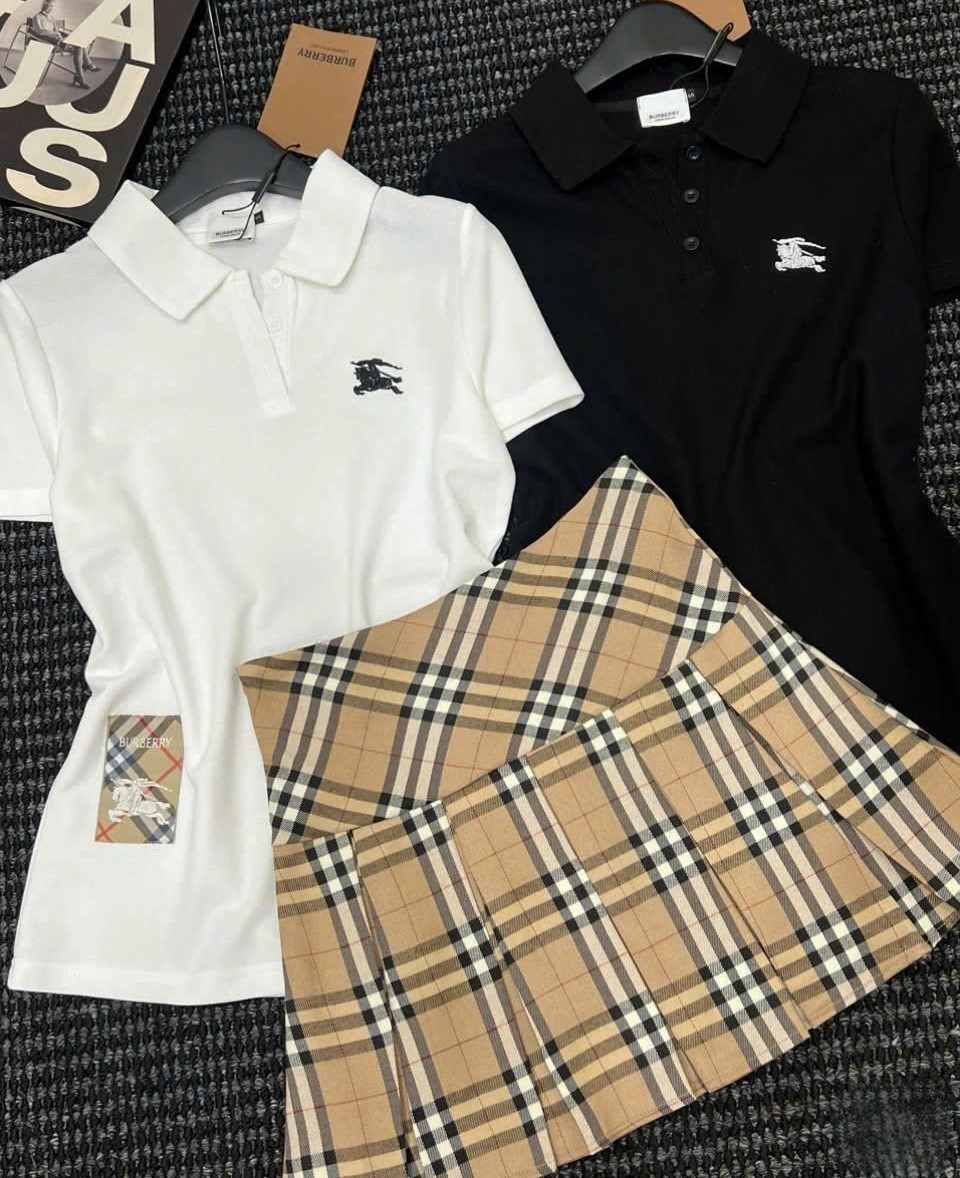 áo thun trắng đen váy ngắn vàng sọc Burberry 6