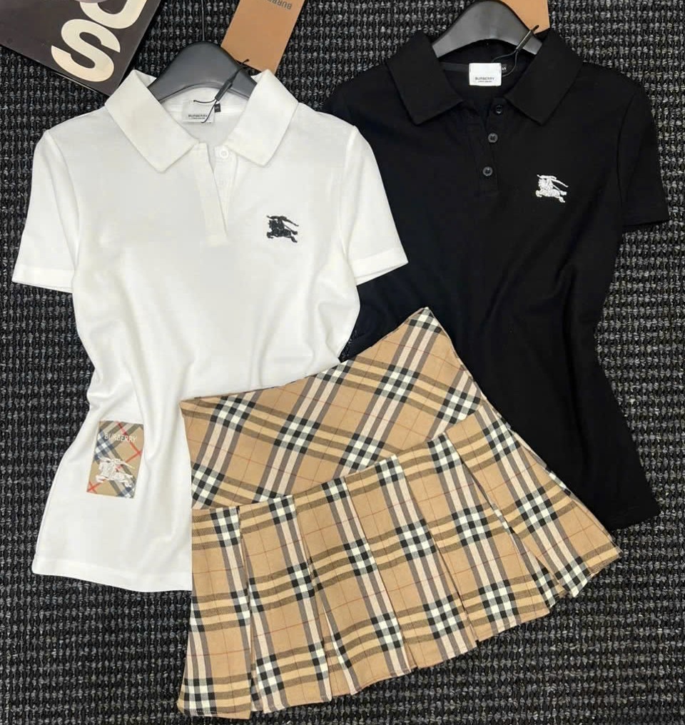 áo thun trắng đen váy ngắn vàng sọc Burberry 8