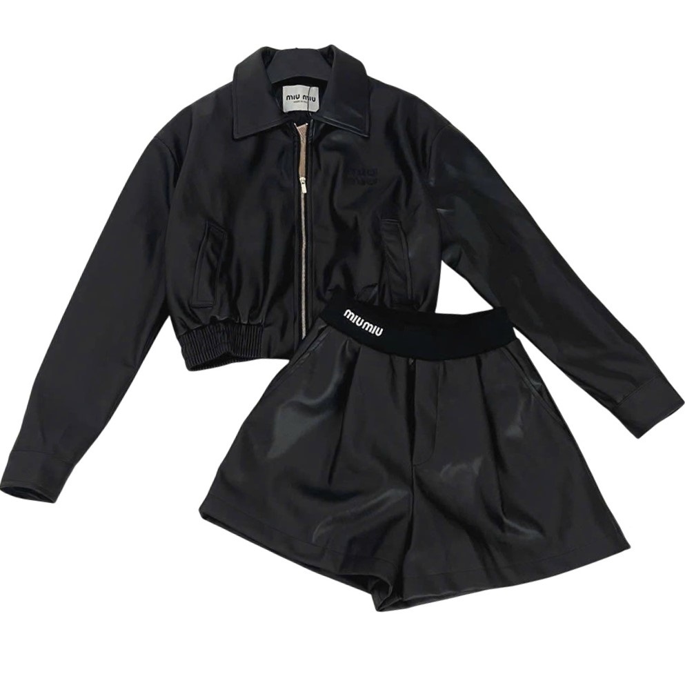 Set áo khoác da quần ngắn đen Miu Miu 6