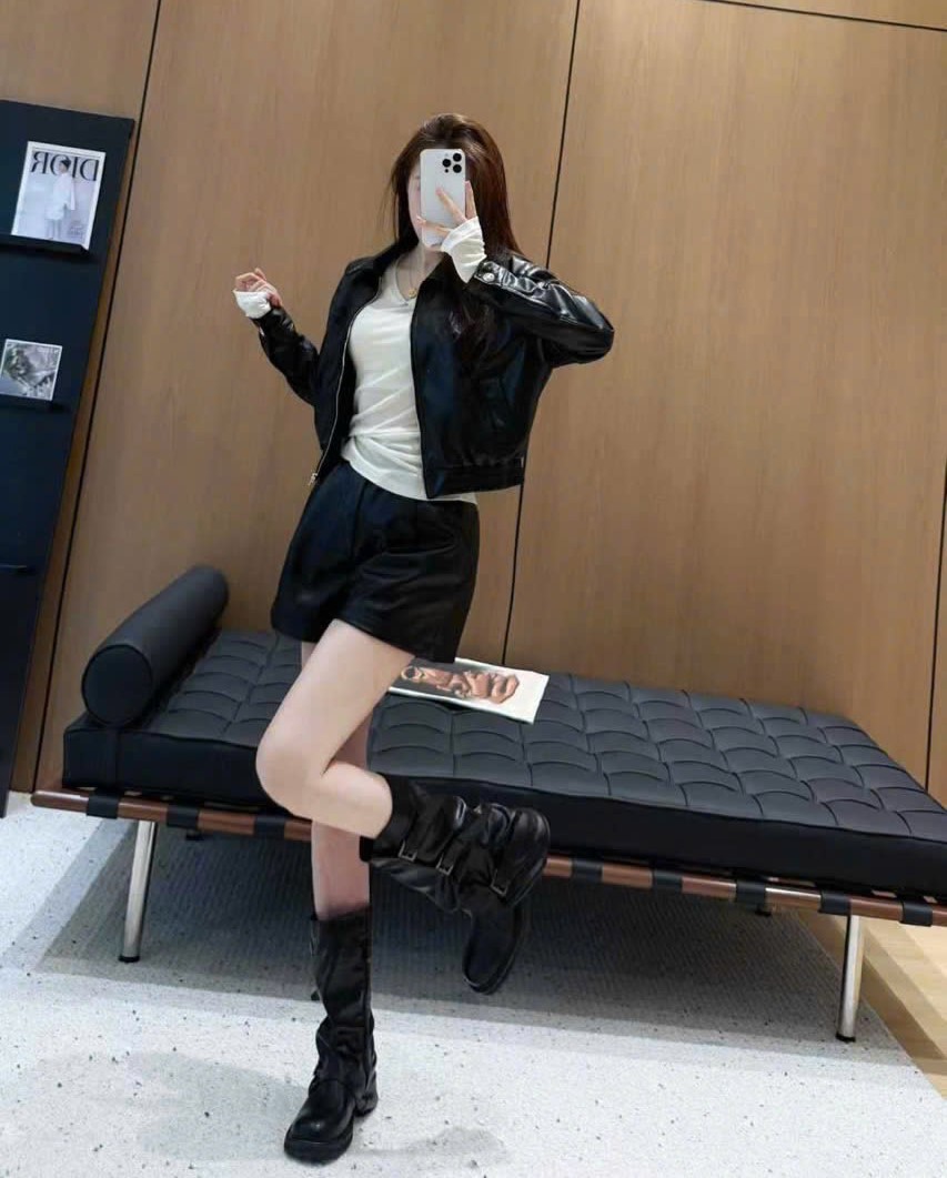 Set áo khoác da quần ngắn đen Miu Miu 7