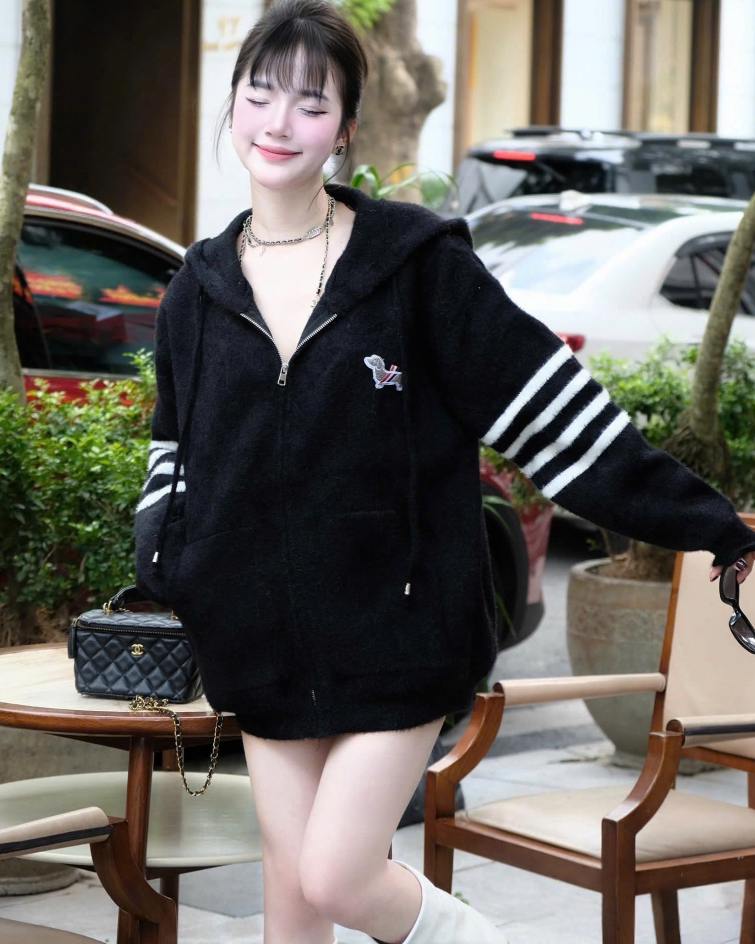 Áo khoác len trắng đen Thom Browne 13