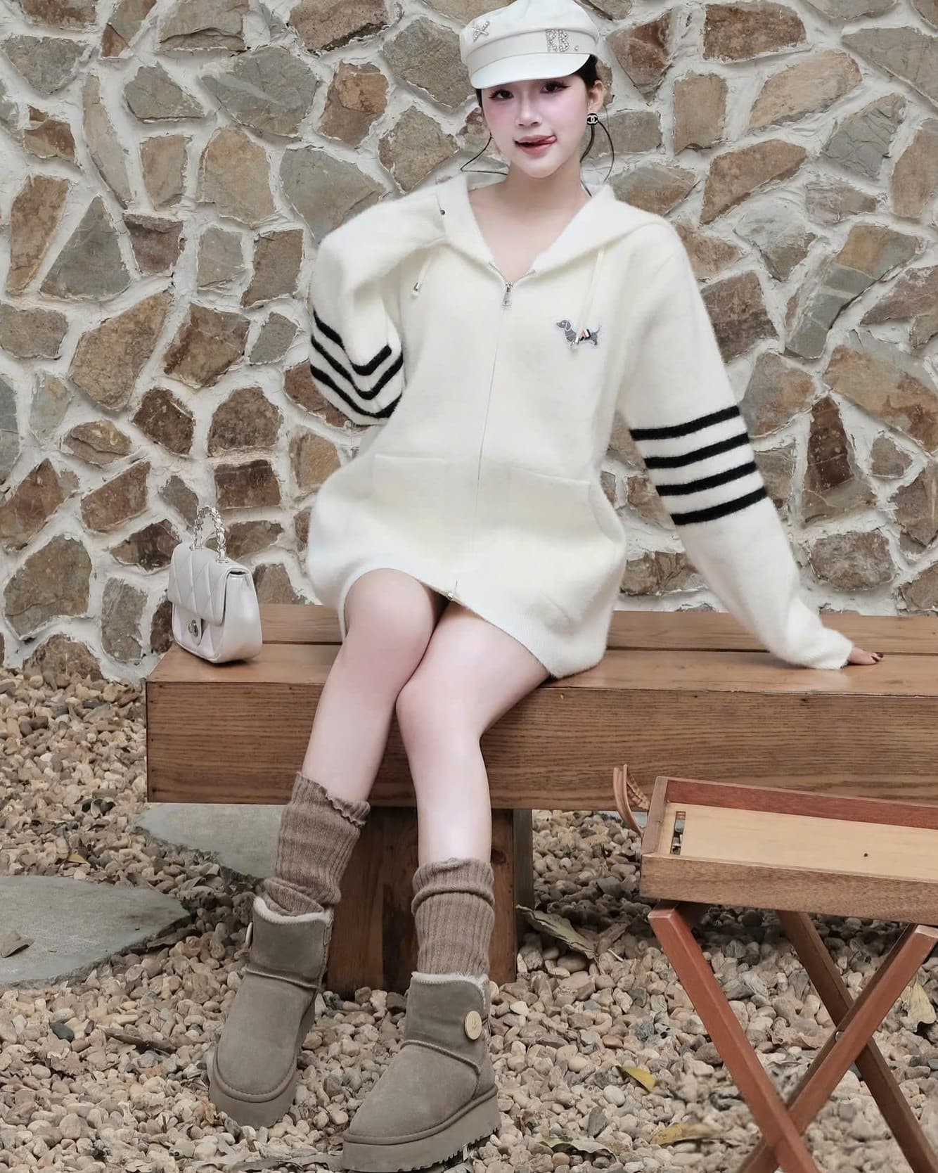 Áo khoác len trắng đen Thom Browne 14