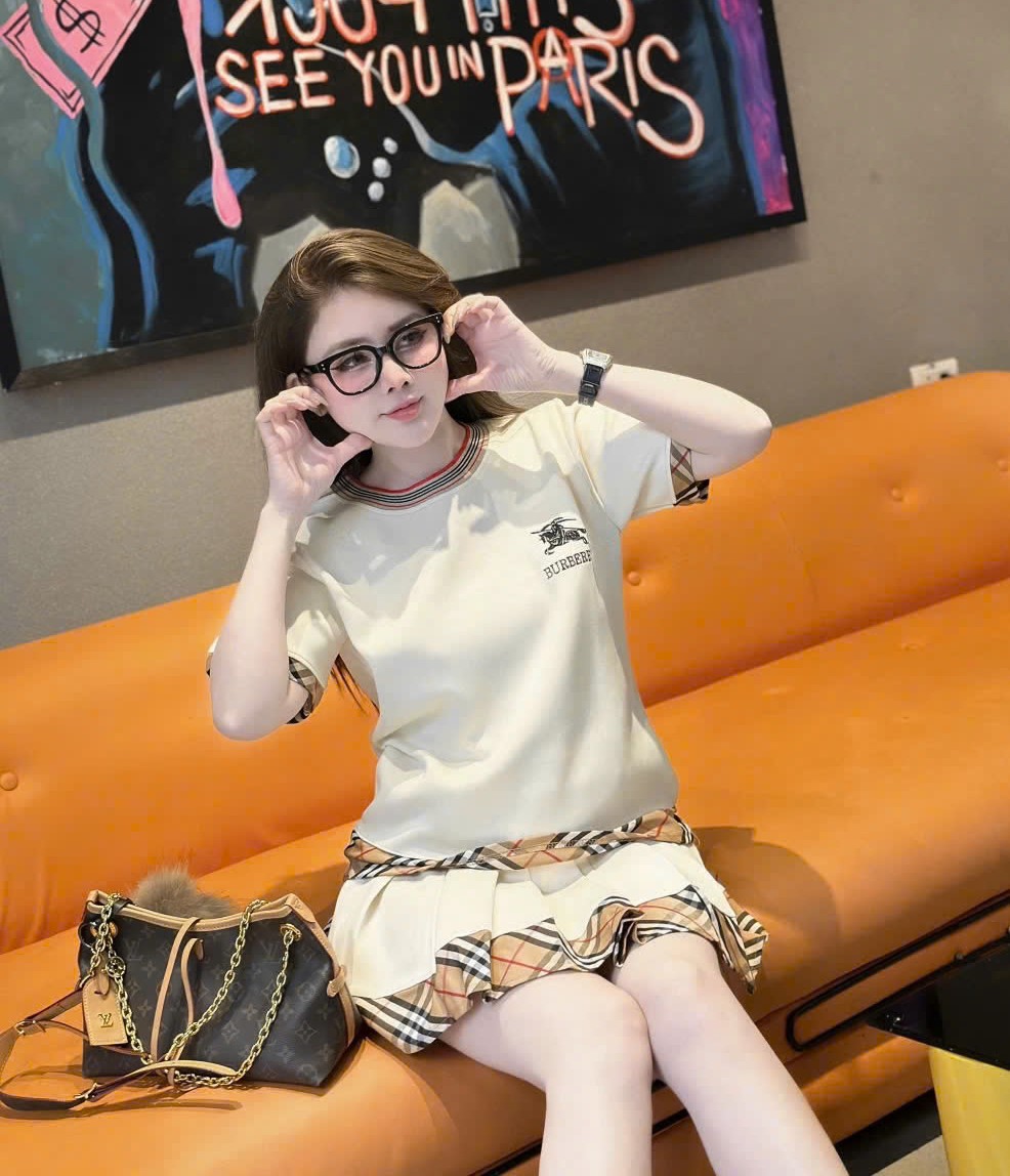 Set áo váy thun Burberry viều nâu 1