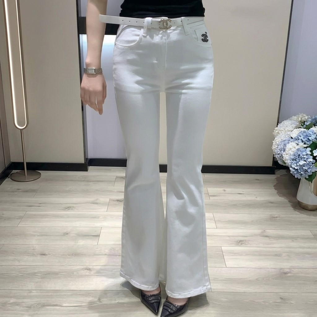 Quần dài ống loe màu trắng Chanel 7