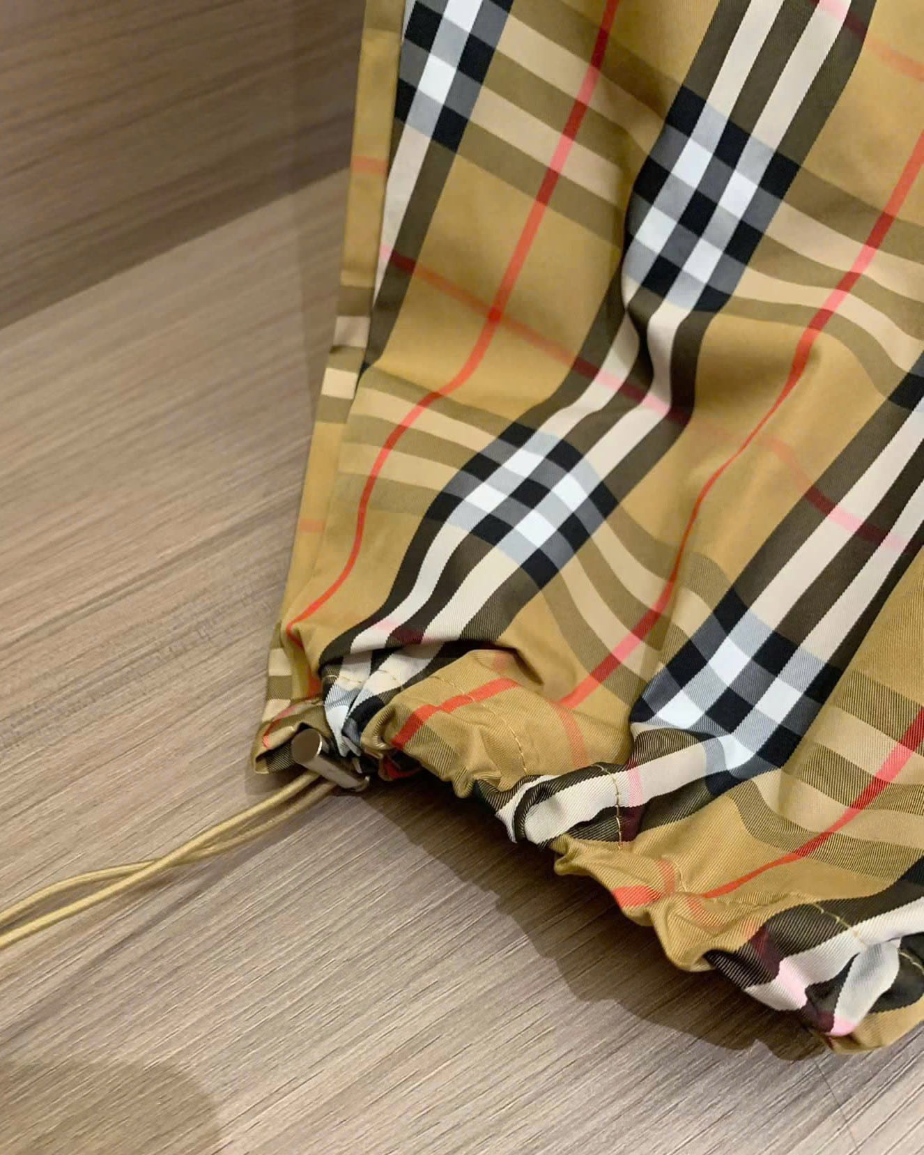 Quần dài lưng thun sọc nâu Burberry 8