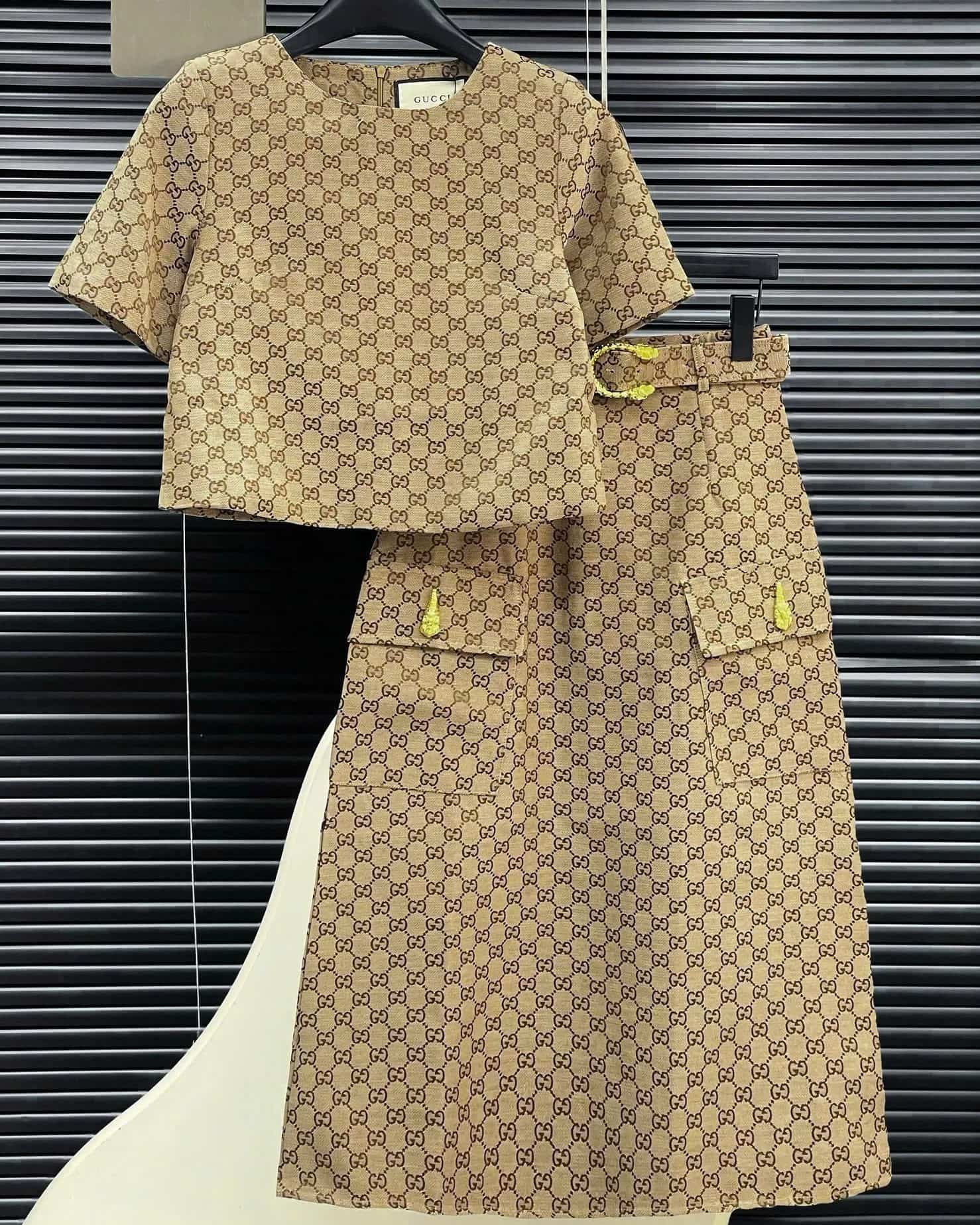 Set áo ngắn chân váy ôm dáng dài nâu Gucci 1