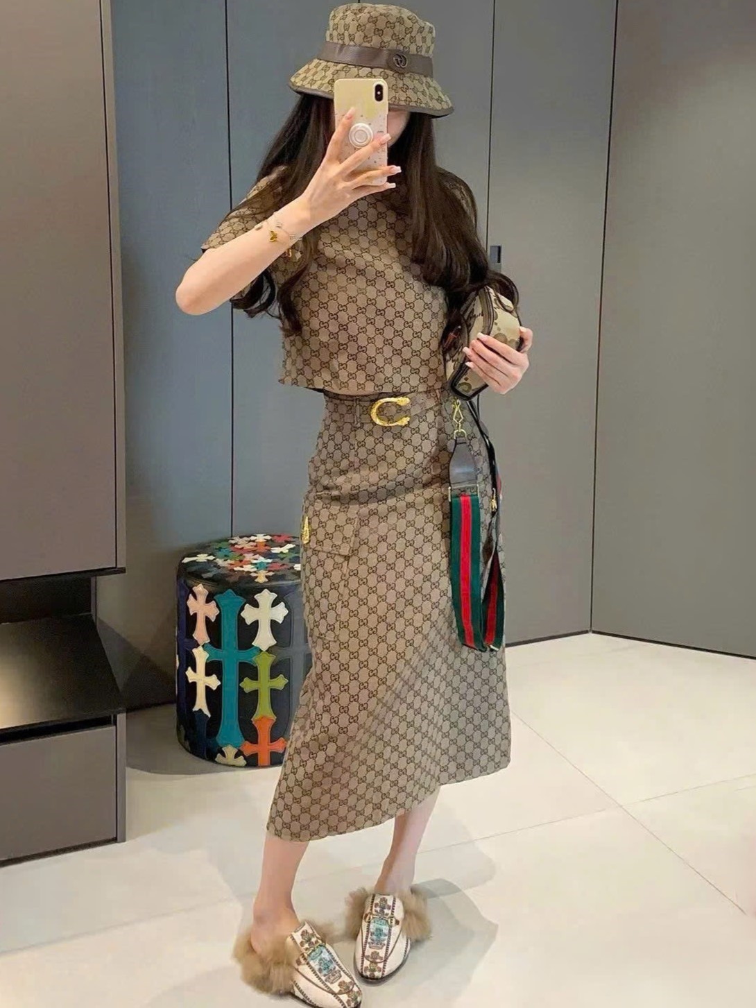 Set áo ngắn chân váy ôm dáng dài nâu Gucci 2