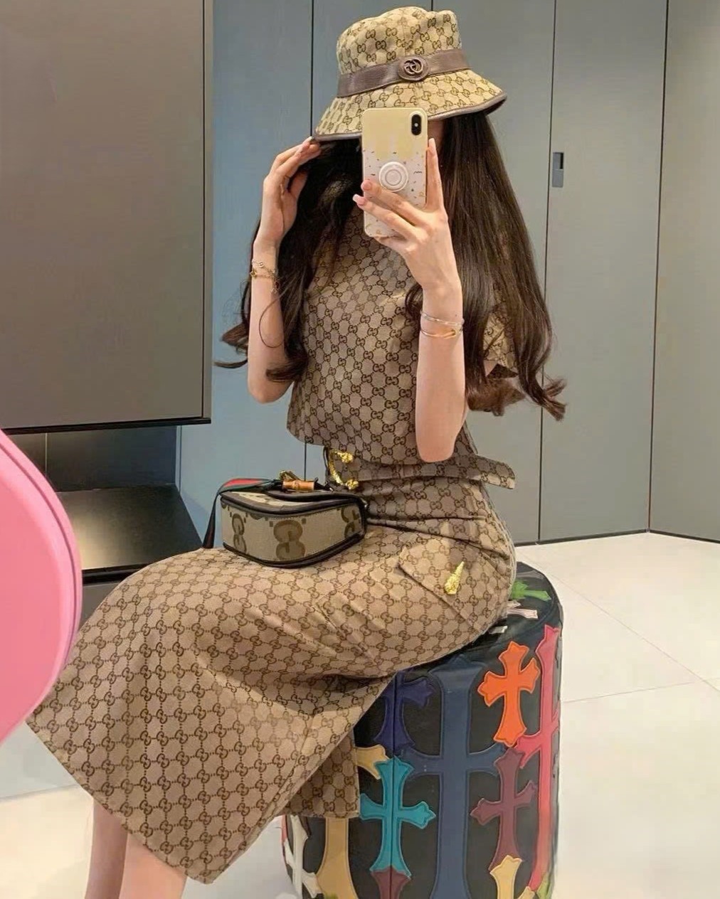 Set áo ngắn chân váy ôm dáng dài nâu Gucci 4