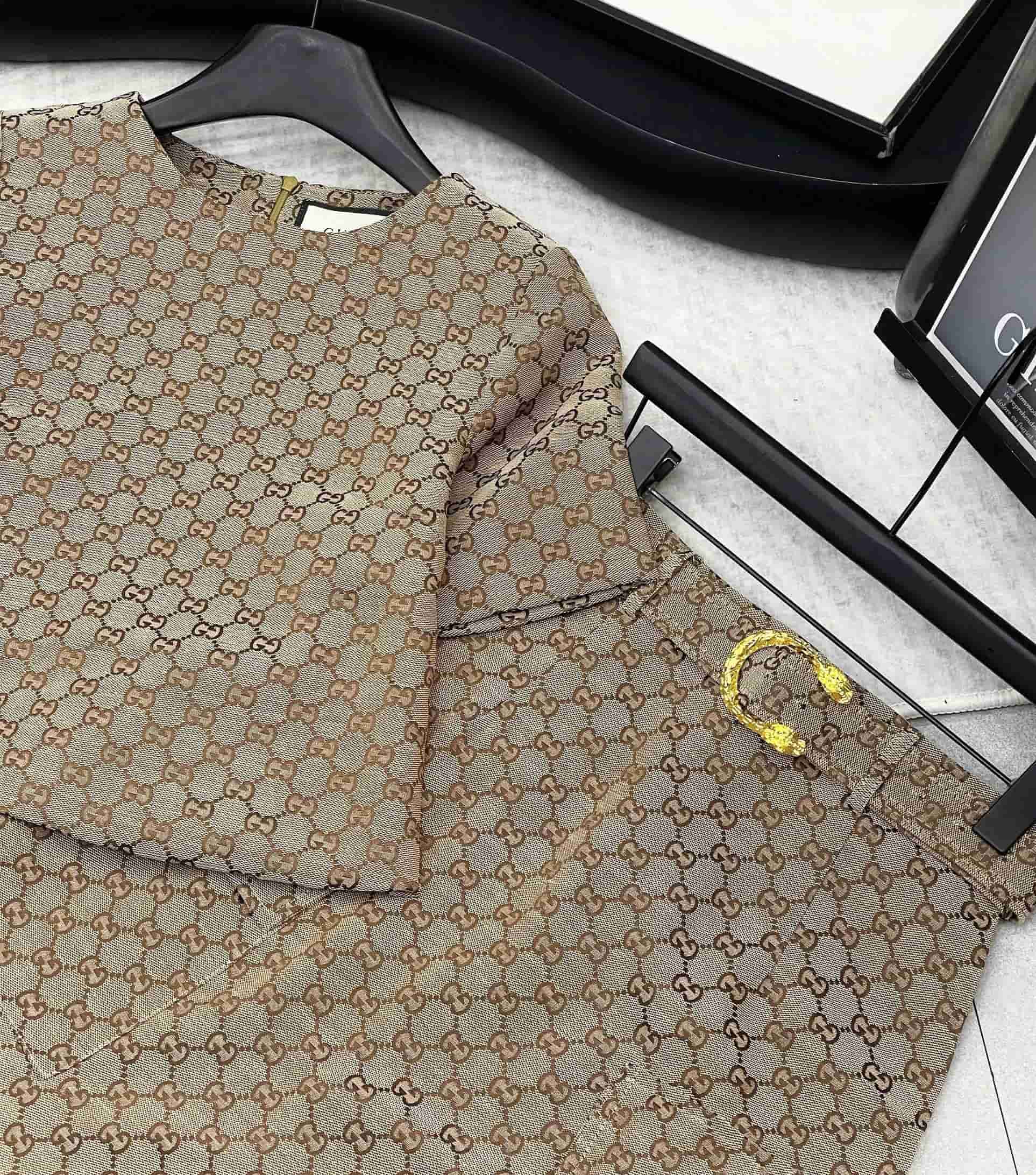 Set áo ngắn chân váy ôm dáng dài nâu Gucci 10