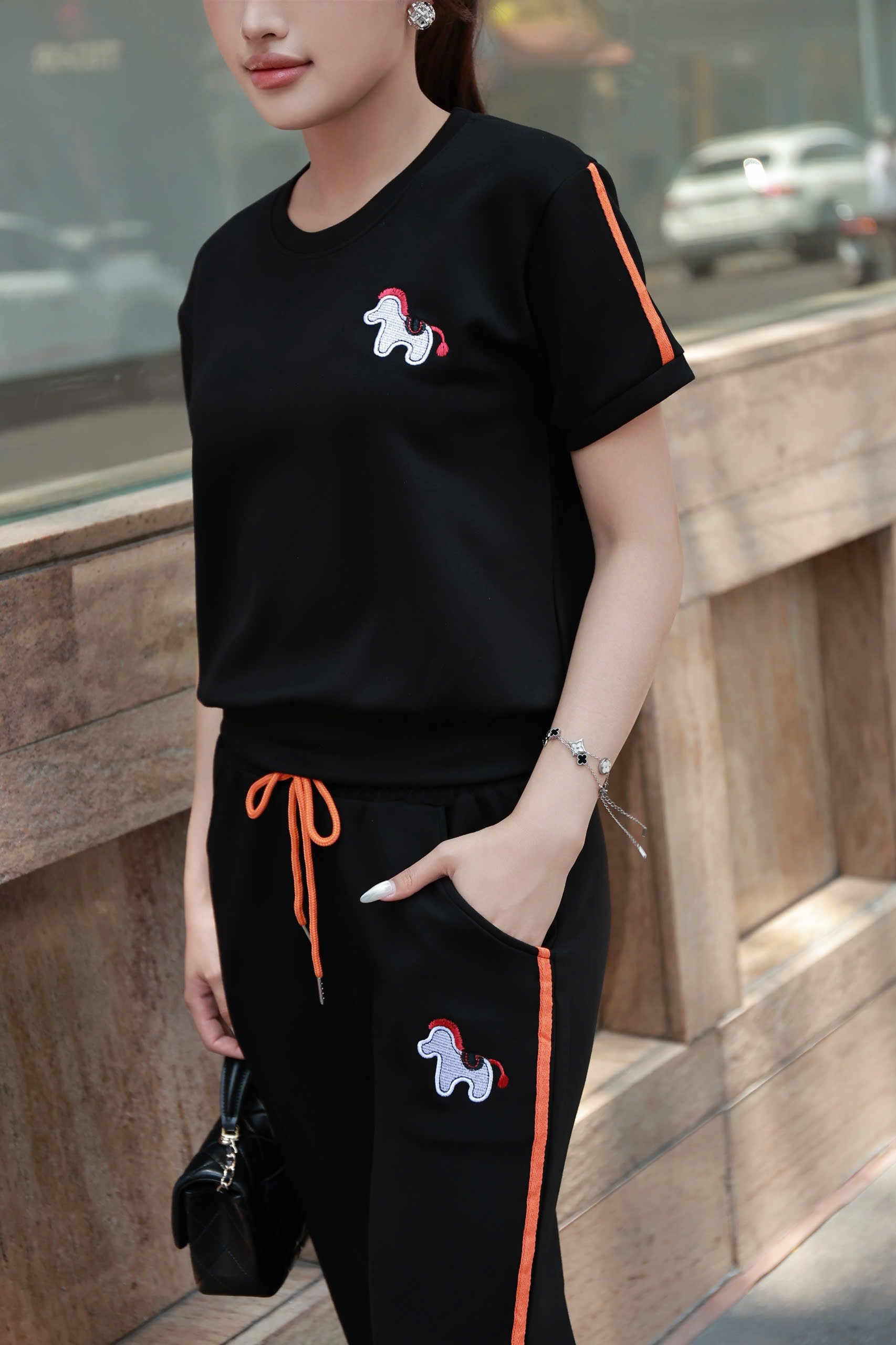 Set bộ thun áo ngắn quần dài trắng đen Hermes 4