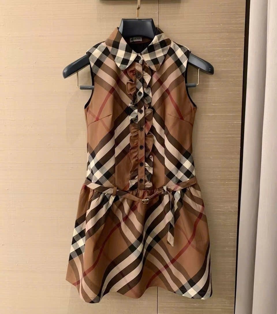 Đầm sát nách nâu Burberry 5