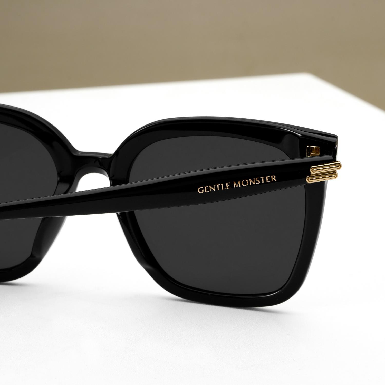 Kính Gentle Monster New Her 01 Classic Square Sunglasses With a Black Acetate Frame 11