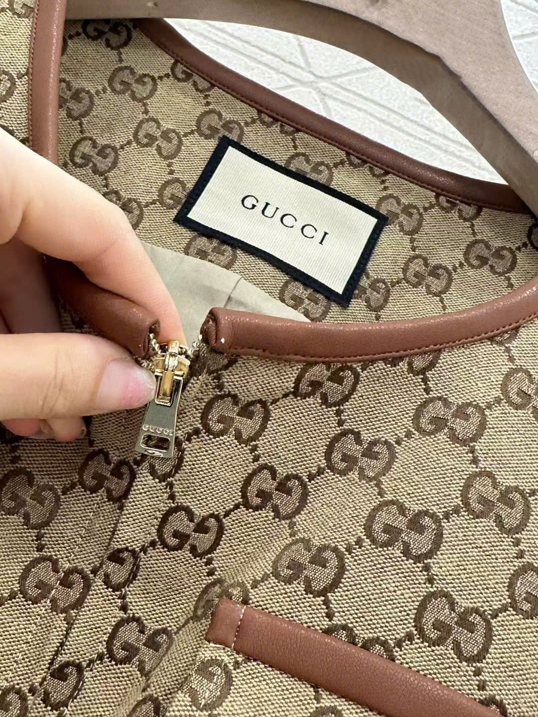 Đầm nữ Gucci kèm đai khuy khoá dập nổi logo 8
