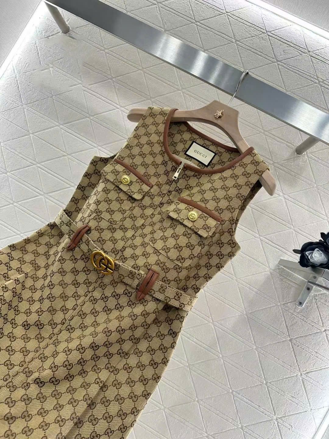 Đầm nữ Gucci kèm đai khuy khoá dập nổi logo 11