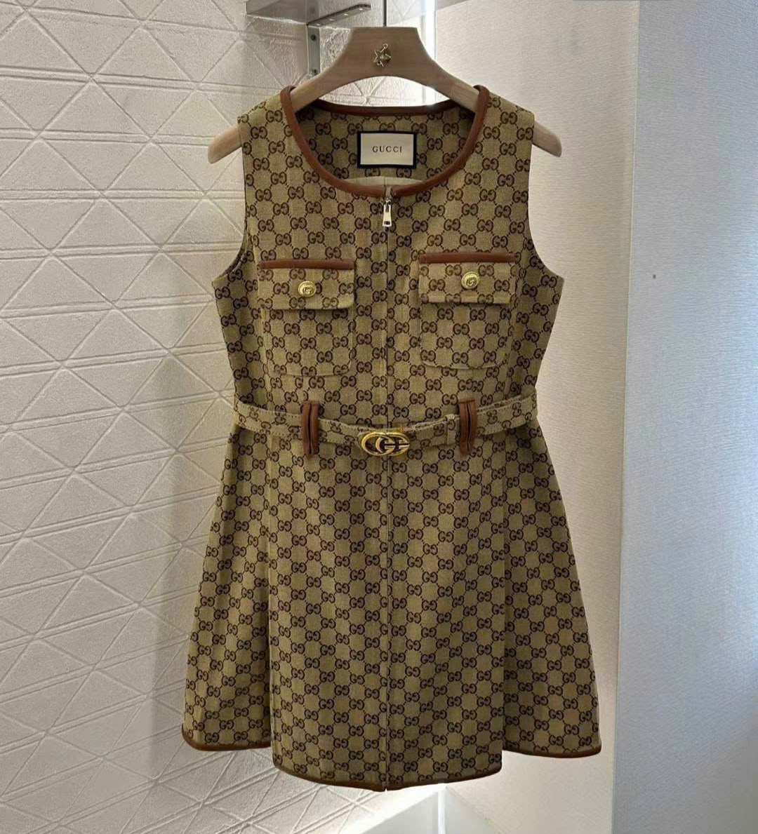 Đầm nữ Gucci kèm đai khuy khoá dập nổi logo 13