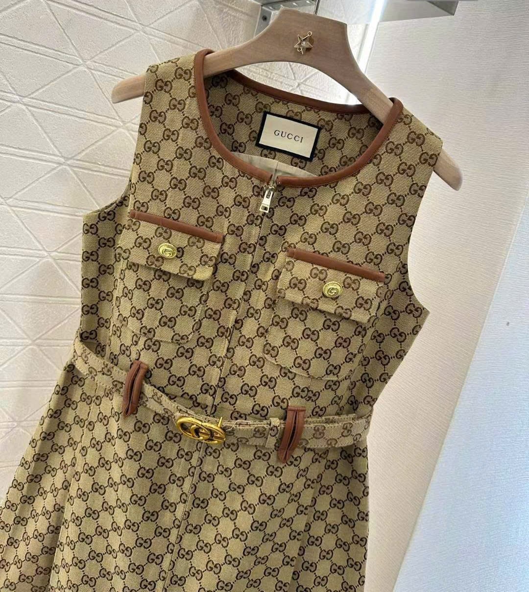 Đầm nữ Gucci kèm đai khuy khoá dập nổi logo 14