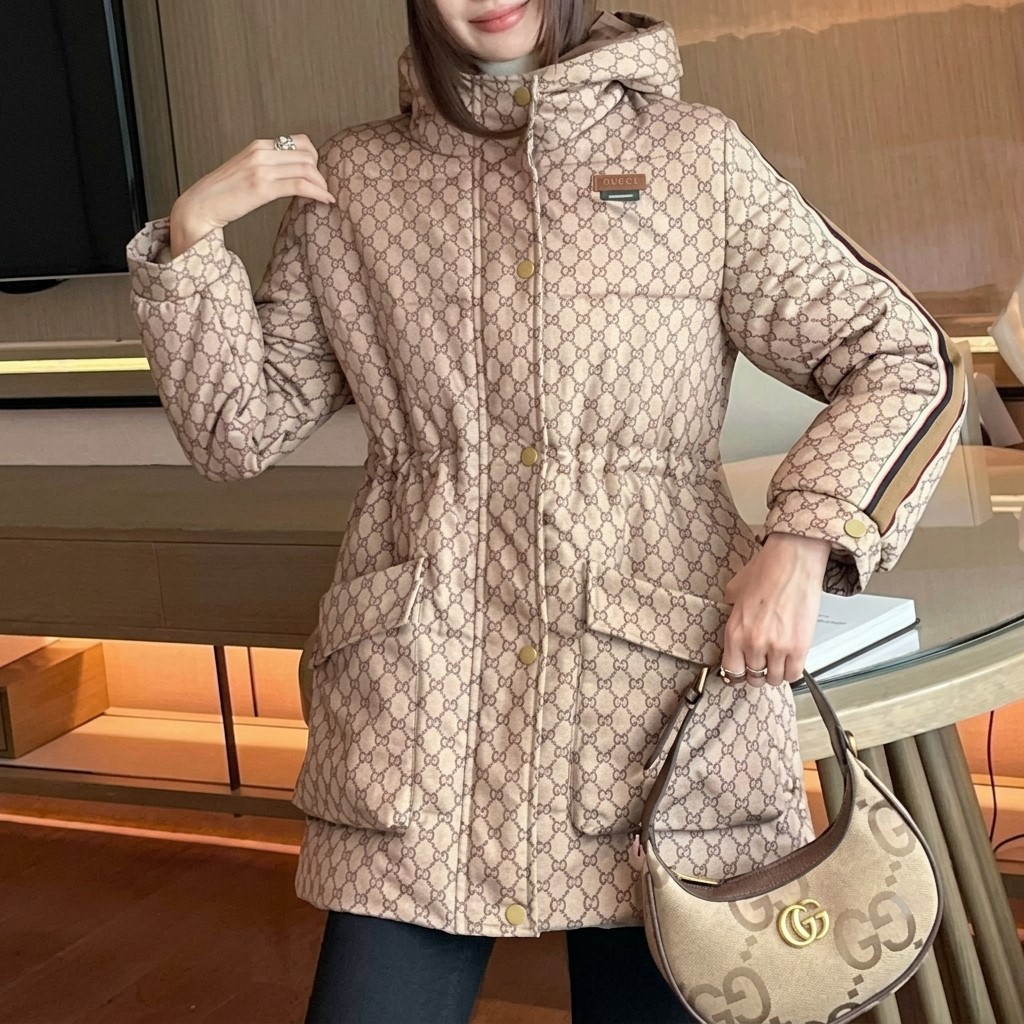 Áo phao dáng dài họa tiết hãng Gucci 1