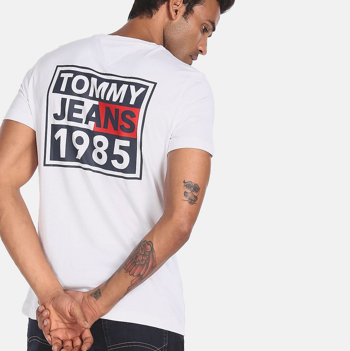 ÁO THUN TOMMY HILFIGER MEN WHITE COTTON FRONT AND BACK GRAPHIC PRINT T-SHIRT 10