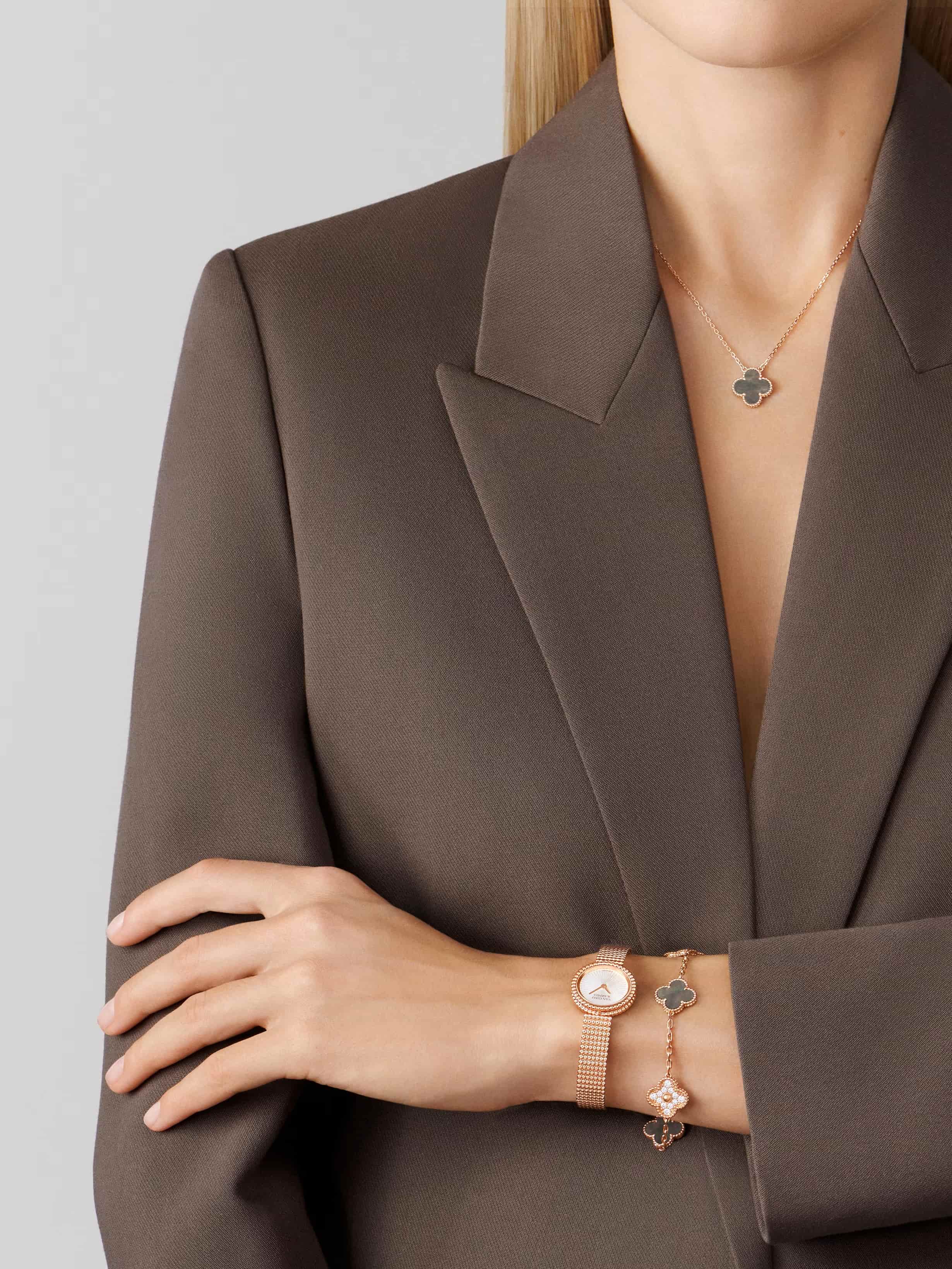Vòng đeo tay cỏ 4 lá Van Cleef Arpels Vintage Alhambra 5 Motifs Bracelet Rose Gold Gray Mother Of Pearl VCARP2R100 1