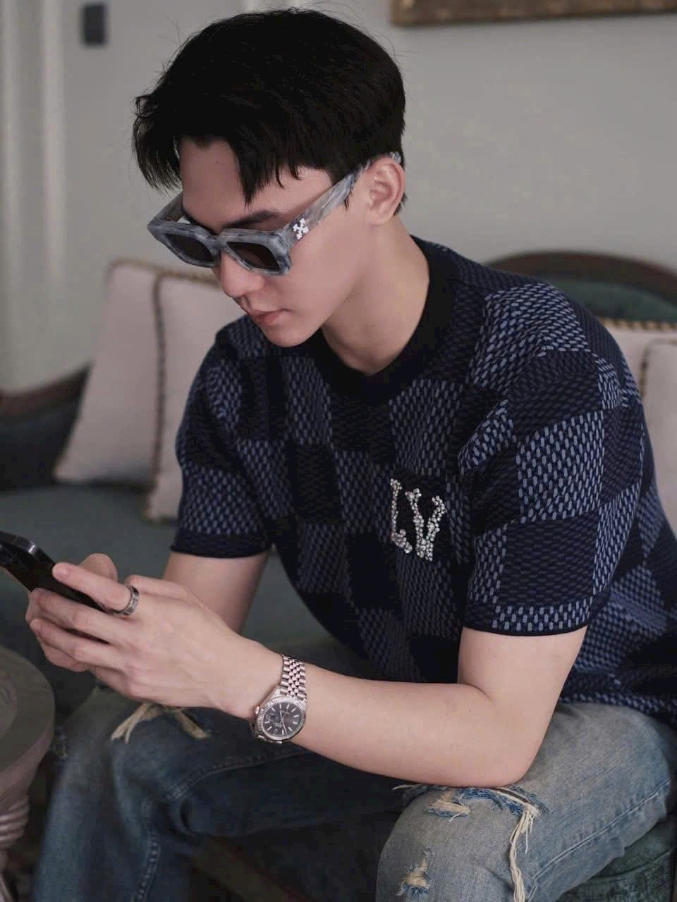 Áo thun LV Louis Vuitton Damier Short Sleeved Crewneck With LV Crystal Patch 1AGHTG 6