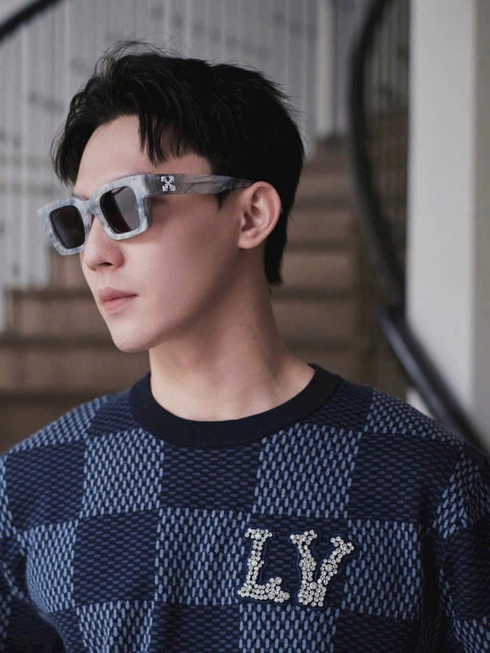 Áo thun LV Louis Vuitton Damier Short Sleeved Crewneck With LV Crystal Patch 1AGHTG 7