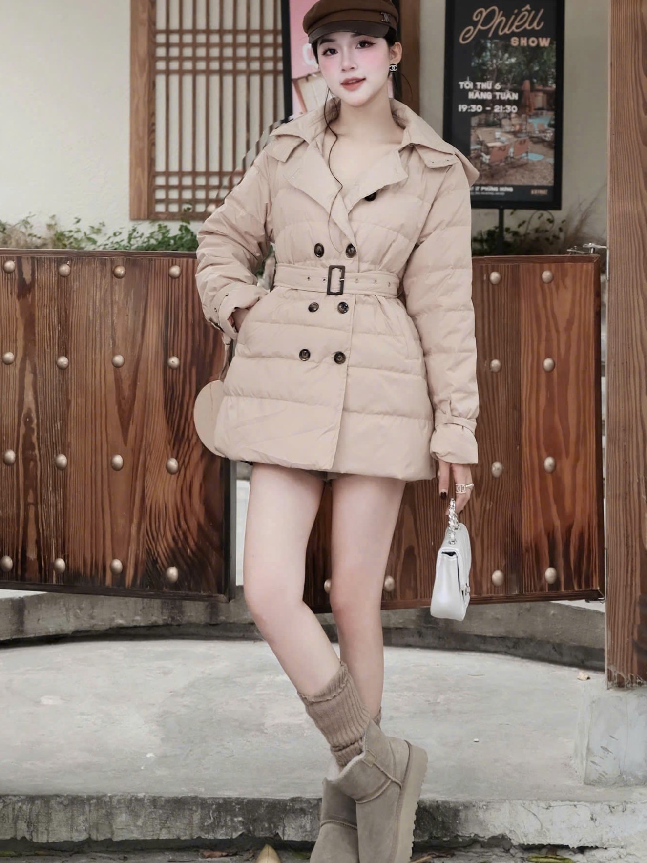 Áo phao nữ dáng dài màu kem Burberry 7