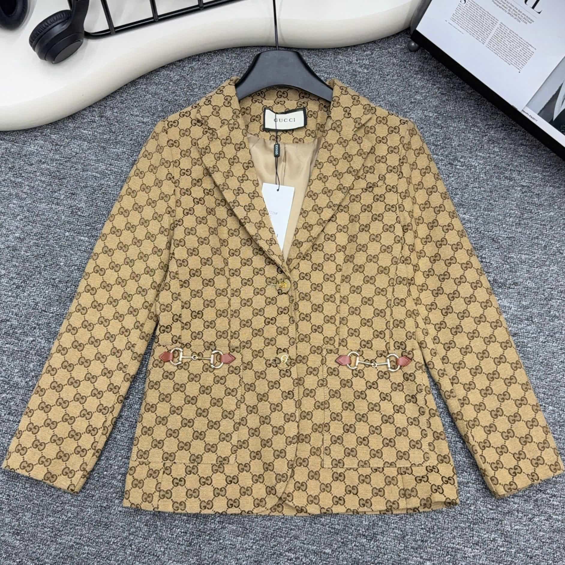 Áo khoác vest nữ màu vàng Gucci 7