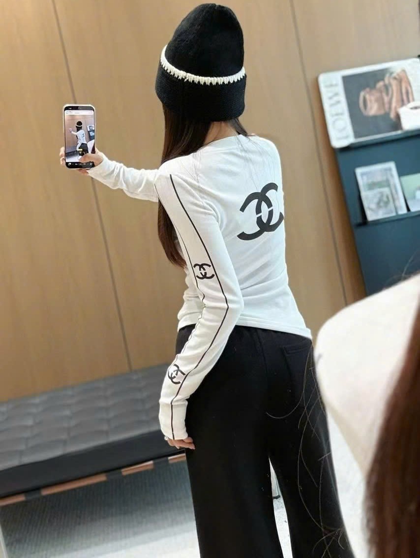 Áo thun Chanel ôm tay dài cổ tròn 4