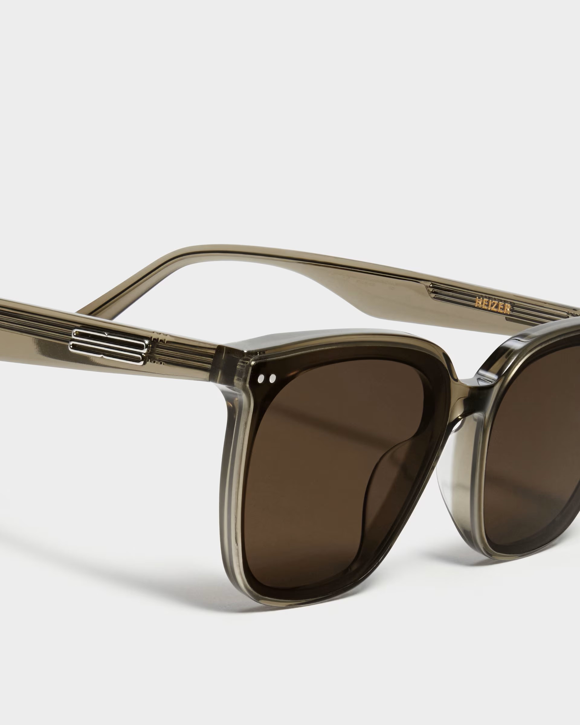 MẮT KÍNH GENTLE MONSTER HEIZER KC6 KHAKI LENSES SQUARE SHAPE TRANSLUCENT KHAKI ACETATE FRAME 1