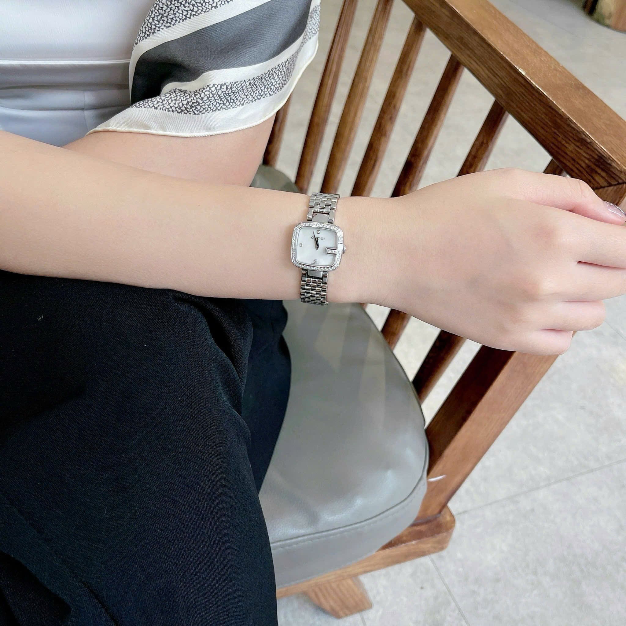 Đồng Hồ Nữ Gucci G-Gucci Diamond Bezel Womens Watch YA125519 6