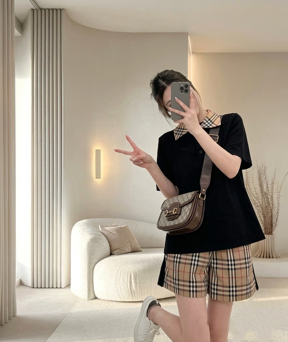 Set áo thun đen trắng quần vải ngắn Burberry 2