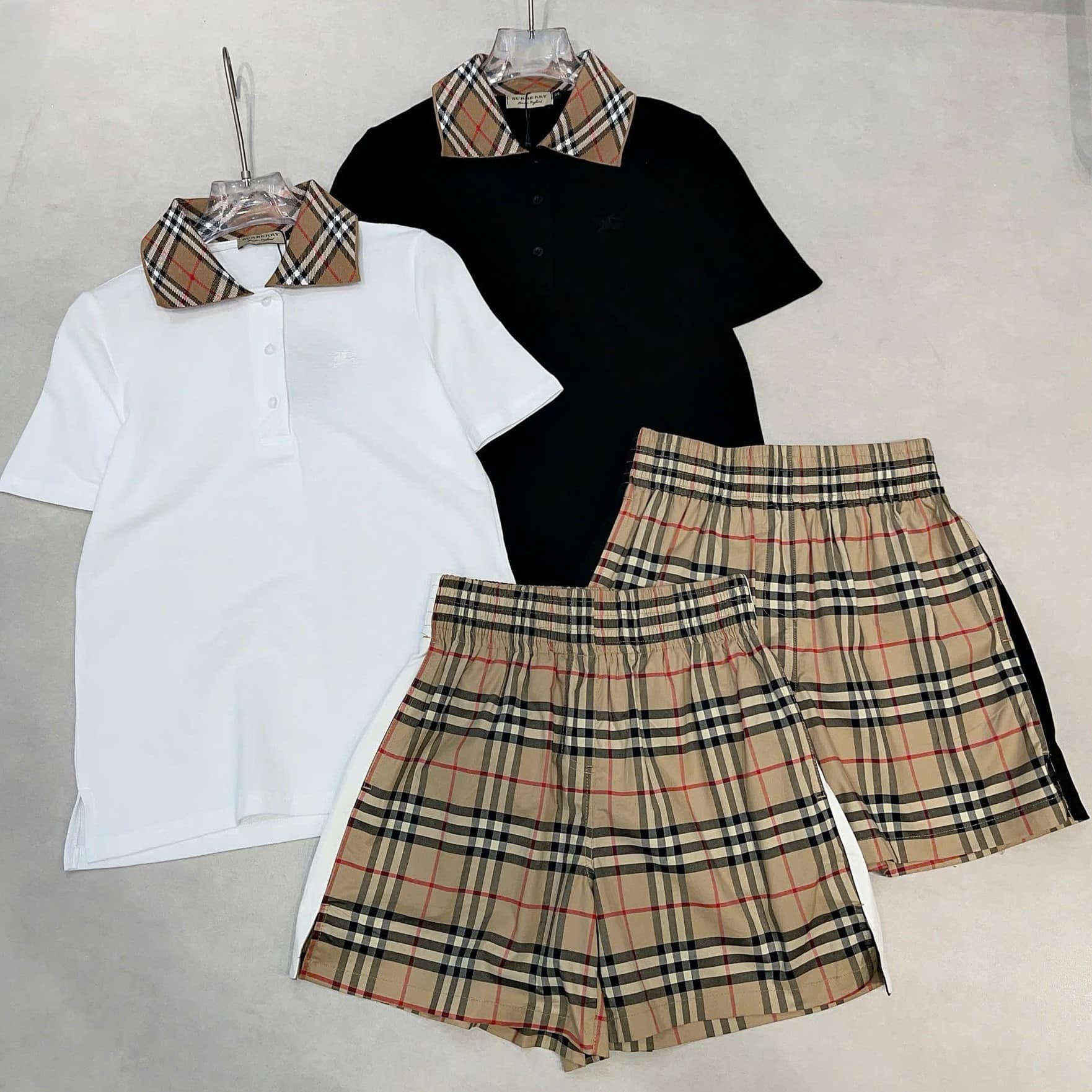 Set áo thun đen trắng quần vải ngắn Burberry 3