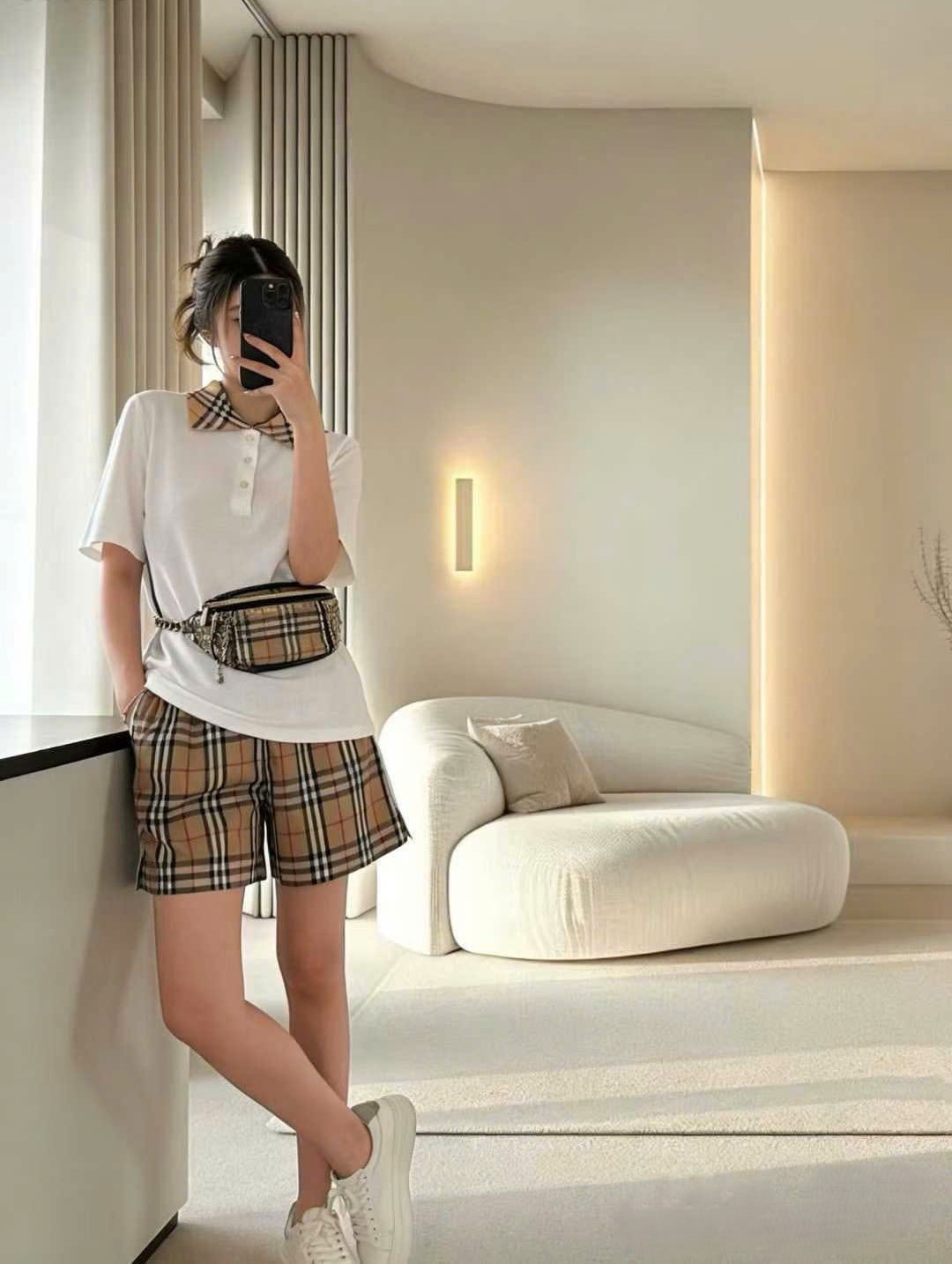 Set áo thun đen trắng quần vải ngắn Burberry 8