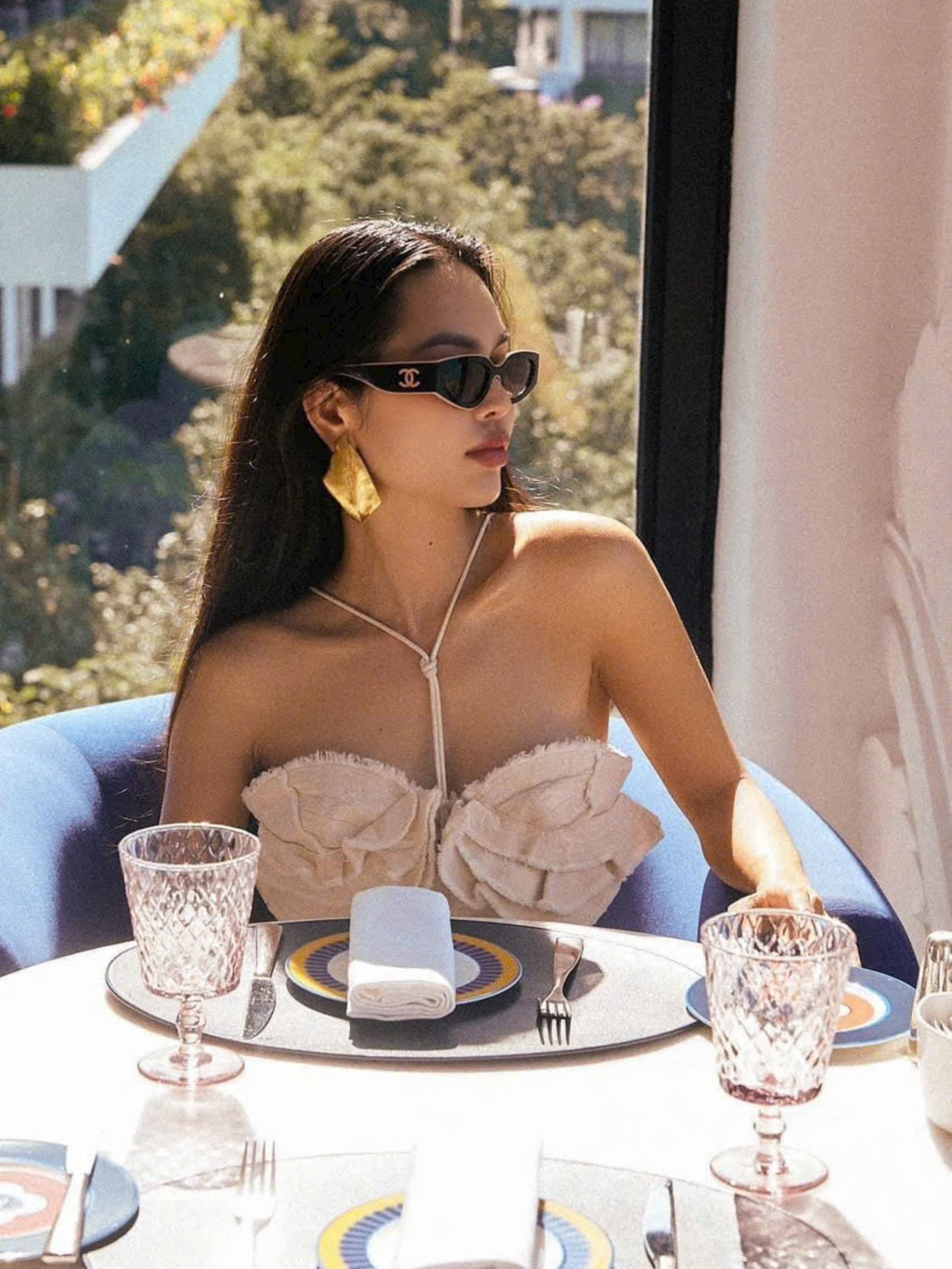 Mắt kính Chanel Cat Eye Sunglasses Black White 6056 5